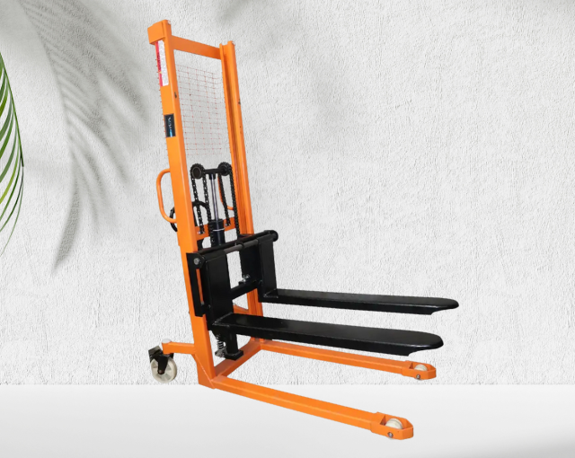 Hydraulic Manual Stacker - Seeya Engineering Vapi